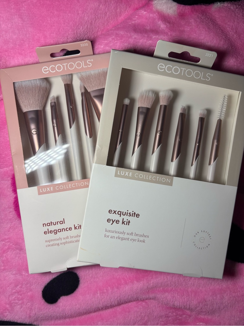 (2) Makeup brushes - Picture 7 of 7